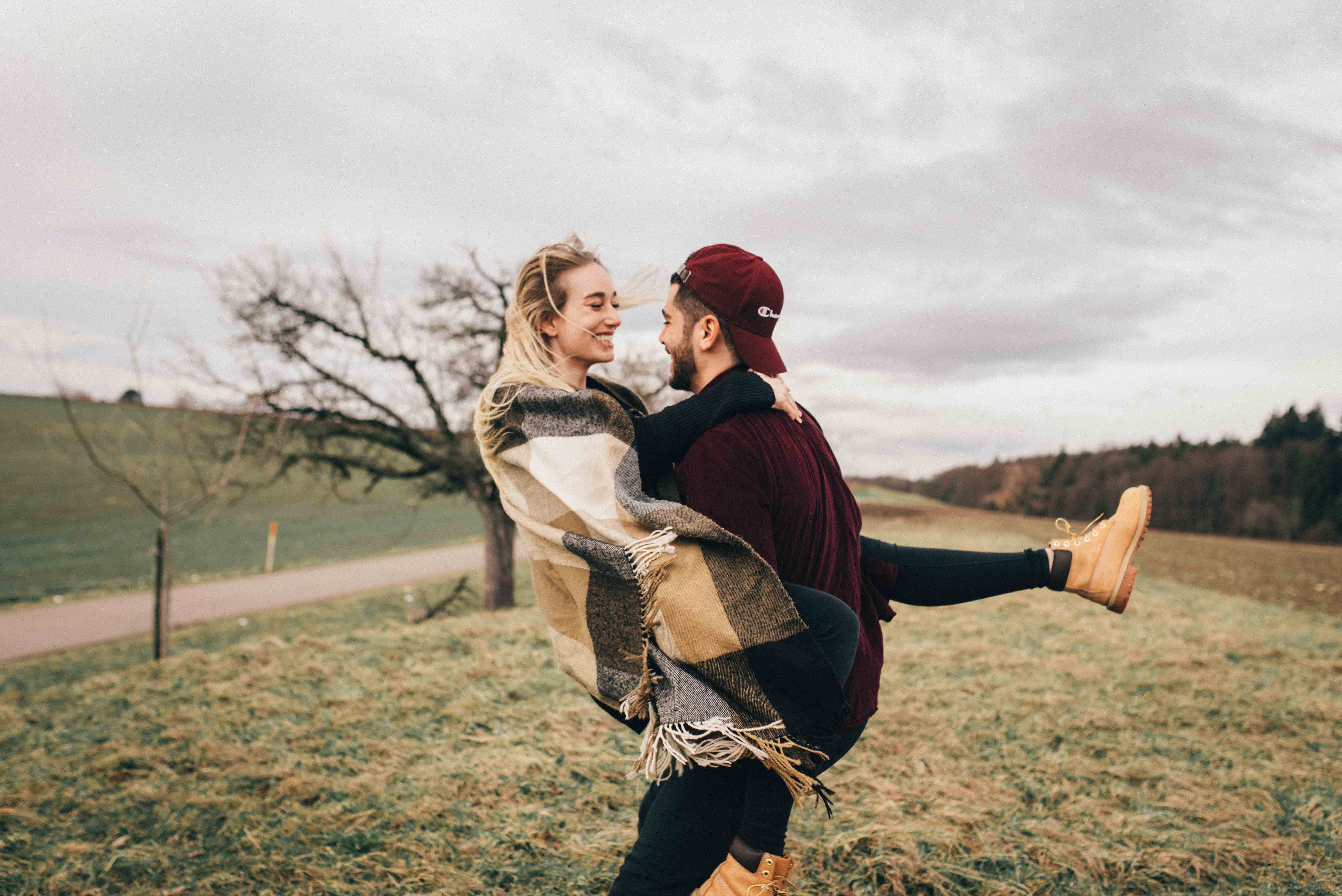 Outdoor Paarshooting mit Hochzeitsfotografin Stefanie Chareonbood