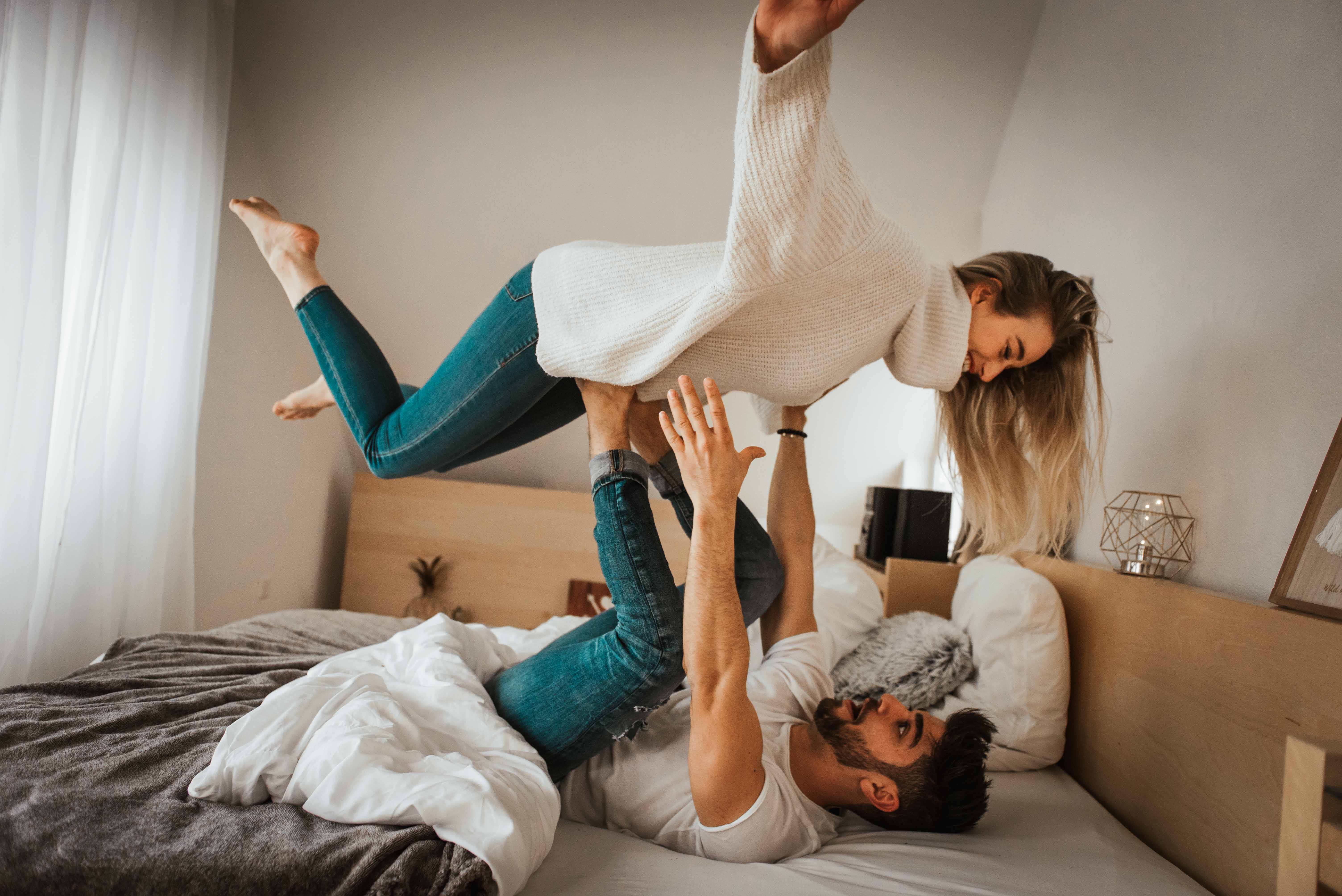 Indoor Paarshooting mit Hochzeitsfotografin Stefanie Chareonbood